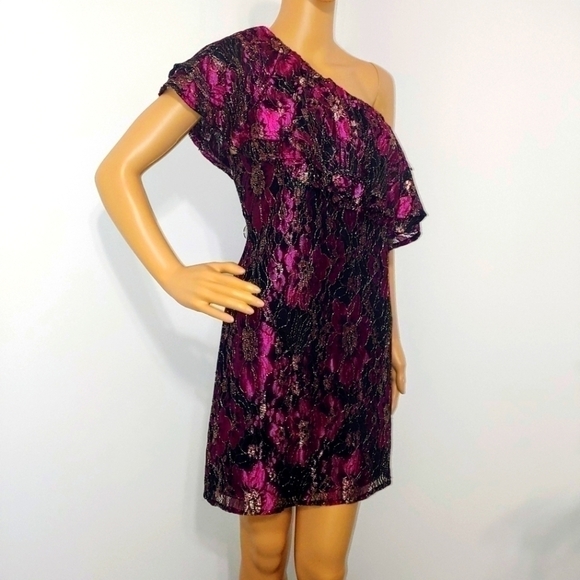 NWT WAYF Lacey Fuschia one shoulder floral dress Med - Picture 2 of 10